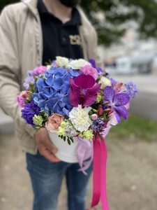 Aranjament floral in cutie 