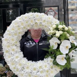 Coroana funerara 65cm flori albe