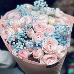 Buchet Roz delicat cu Accente Blue