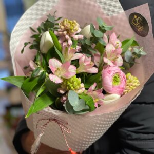 Buchet mixt cu zambile