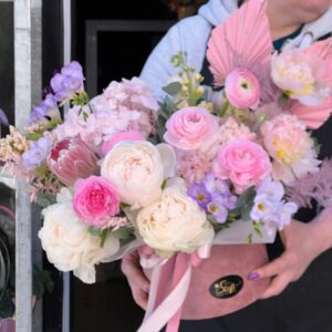 Aranjament floral bujori