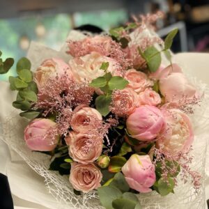Buchet bujori, minirose, soli color