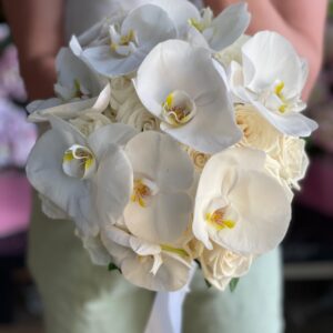 Buchet mireasă alb cu orhidee