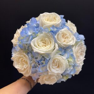 Puritate Ceruleană” – buchet de mireasă