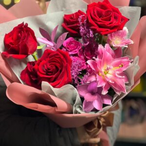 Seducție în Tonuri de Roșu și Roz
