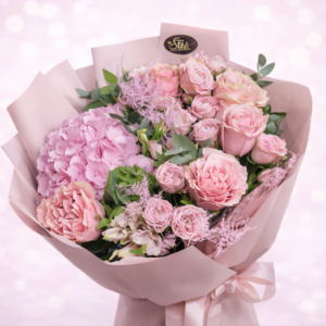 Buchet floral pastel cu hortensie și trandafiri de grădină „Pink Elegance”
