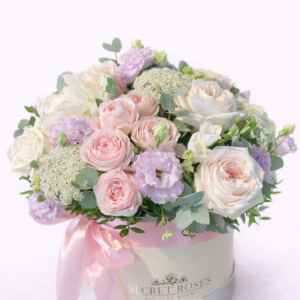 Aranjament floral pastel în cutie – Blush Serenity