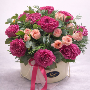 Aranjament floral Pink Velvet Garden – flori în cutie