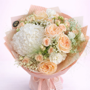 Buchet Elegant Crem & Piersică cu Hortensie și Trandafiri Premium – Ivory Whisper