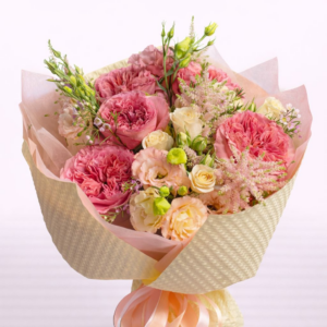 Buchet Elegant în Tonuri de Roz și Crem – Delicate Love