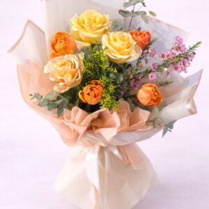 Buchet Cromatic cu Trandafiri și Lalele – Sunset Glow