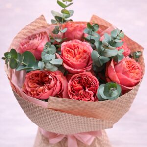 Buchet Luxos cu Trandafiri Coral – English Rose Garden